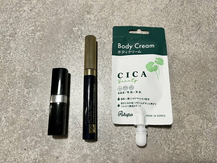 一般的なマスカラより少し大きいサイズ