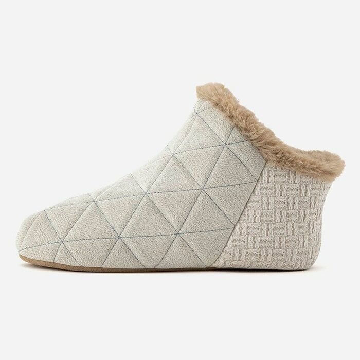 ブーツ型の室内用スリッパ