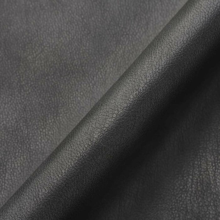 ジャケット同様、裏地には「ブラックアルミ」を搭載