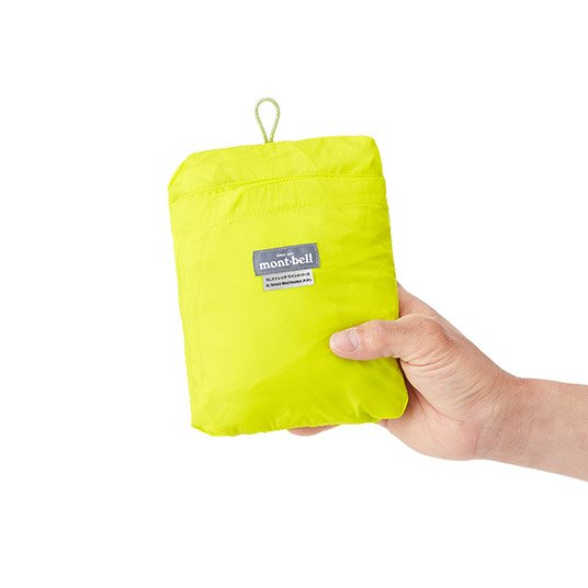 ポケットの中にあるドローコードで裾をしぼれば、自分好みのフィット感に調節できます