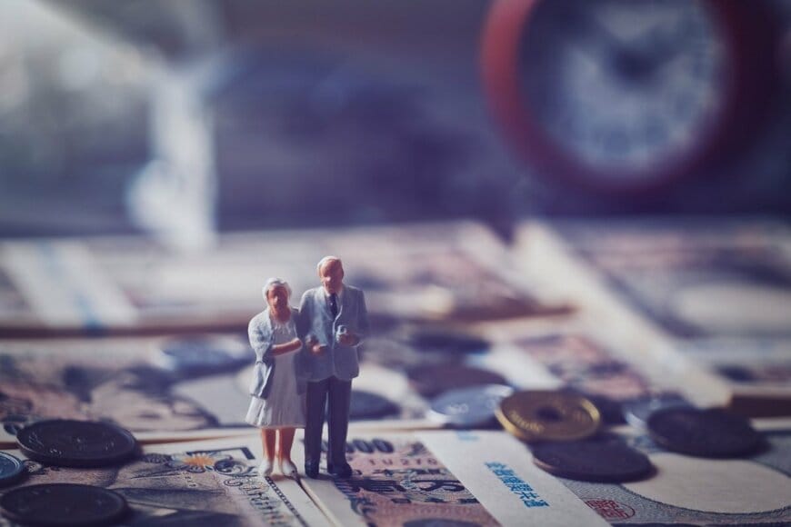 結局65歳から受給するのがベスト？年金の「繰下げ受給」で年金額が増えても「手取り」はそれほど増えないケースも…