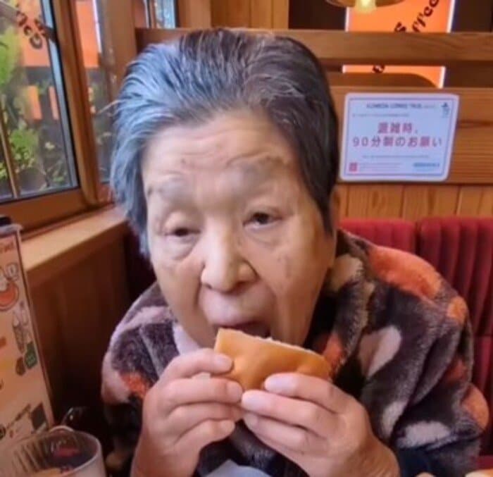 84歳おばあちゃんがコメダ珈琲店で【爆食ランチ】→想像上回る「食事量」に驚き！「全部ひとりで！？」