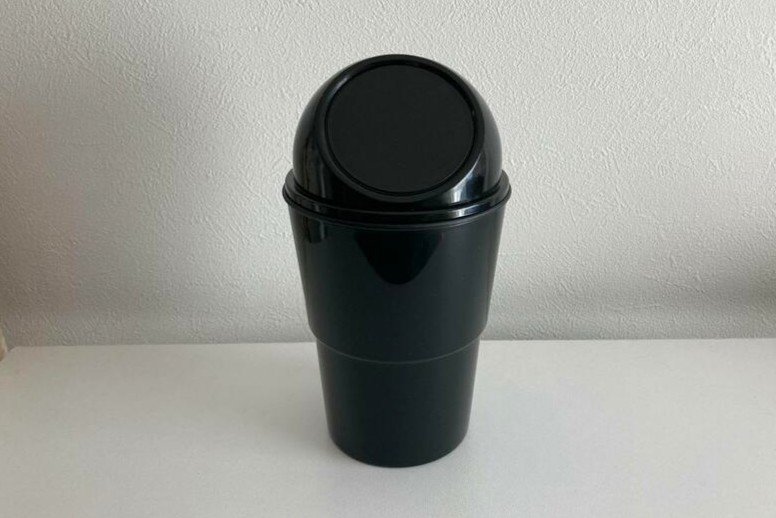 筆者撮影（セリア、車内用ダストボックス）