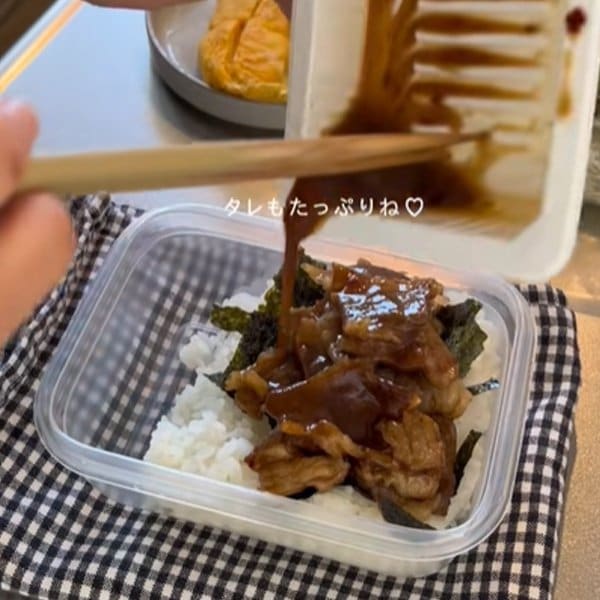 【家族の愛情弁当】手軽でラクチン「冷凍食品を使った牛カルビ弁当」　手の込んだ〈ベーコンポテトサラダ〉もおいしそう