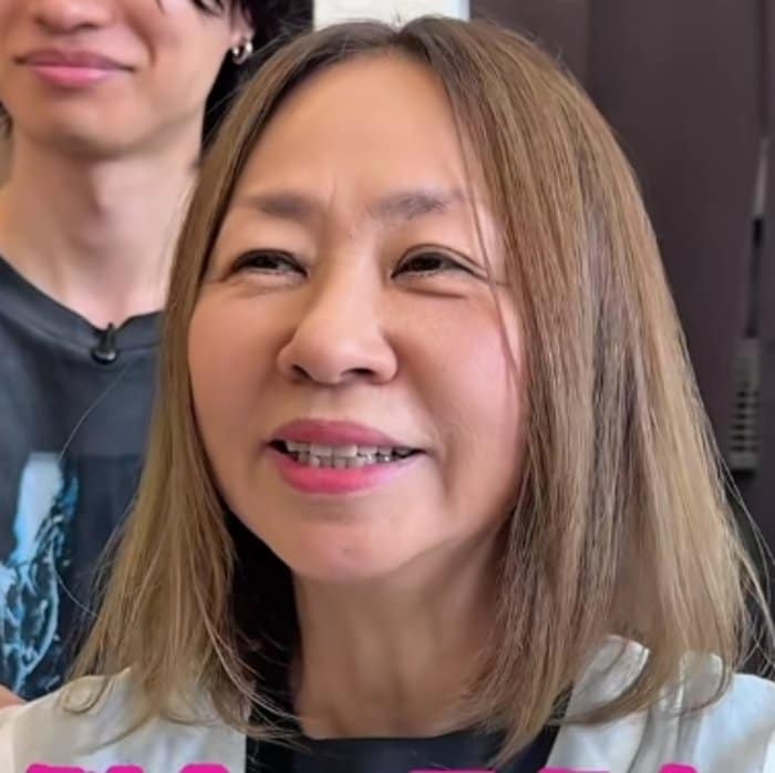 「50年以上ずっとボブ」だという女性が首元すっきりのショートヘアに。「首とか顔が細く見えるね」と喜びの声