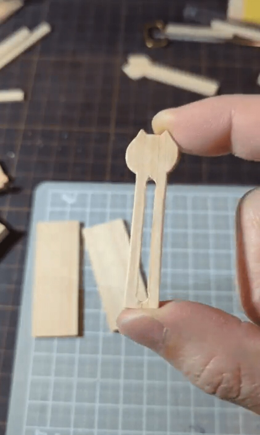 制作途中のおもちゃ