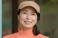 高橋ひとみ 「大型犬の柚ちゃん」と都内を散歩　「景色が絵になる」「コーデが素敵」