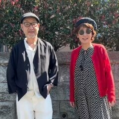 【60代の夫婦】白黒を共通カラーに！リンクした秋のレトロコーデが素敵！