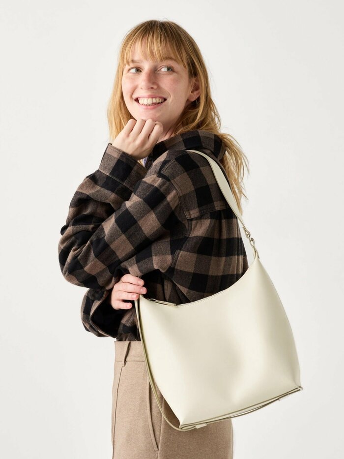 ザータッチスクエアショルダーバッグ