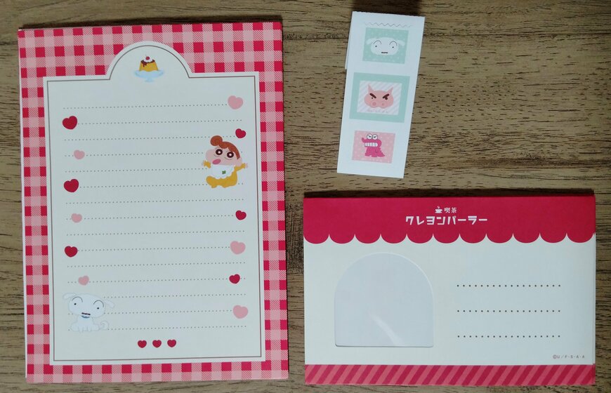 筆者撮影（セリア、レターセット4セット クレヨンしんちゃん 喫茶店 シール付）