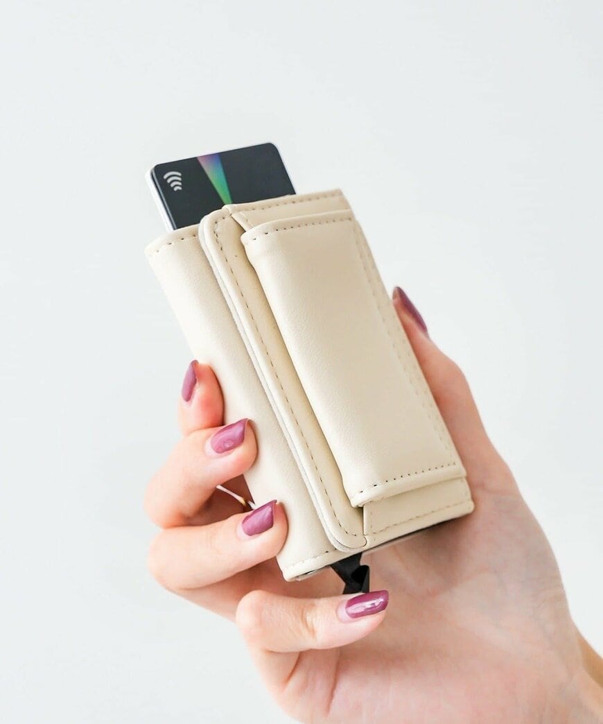 出所：パルグループ公式ファッション通販サイト 3COINS 《7枚入る》スキミング防止カードケース