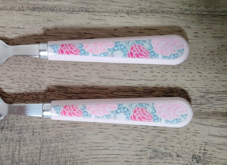 筆者撮影（セリア、スプーン17cm ウィリアムモリス柄、フォーク17cm ウィリアムモリス柄）