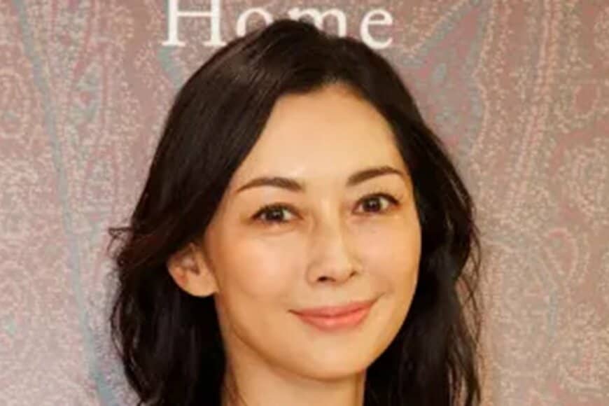 伊東美咲 かつての愛車「MAZDAデミオ」との2ショット披露「かっこいいー！」「懐かしい」「相変わらず美しい」の声