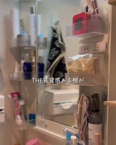 「アイデアが凄いです」賃貸感のある洗面台をダイソーグッズでDIY。木目調に揃え、隠さずに洗面所全体の統一感をアップさせるDIYの手順と仕上がり