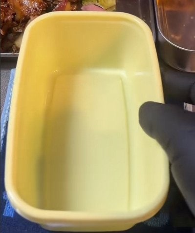 「夜勤明けの父」が息子に作る【隠れ肉弁当】野菜の下にまさかのプルドポーク！スタミナ満点なギャップが話題