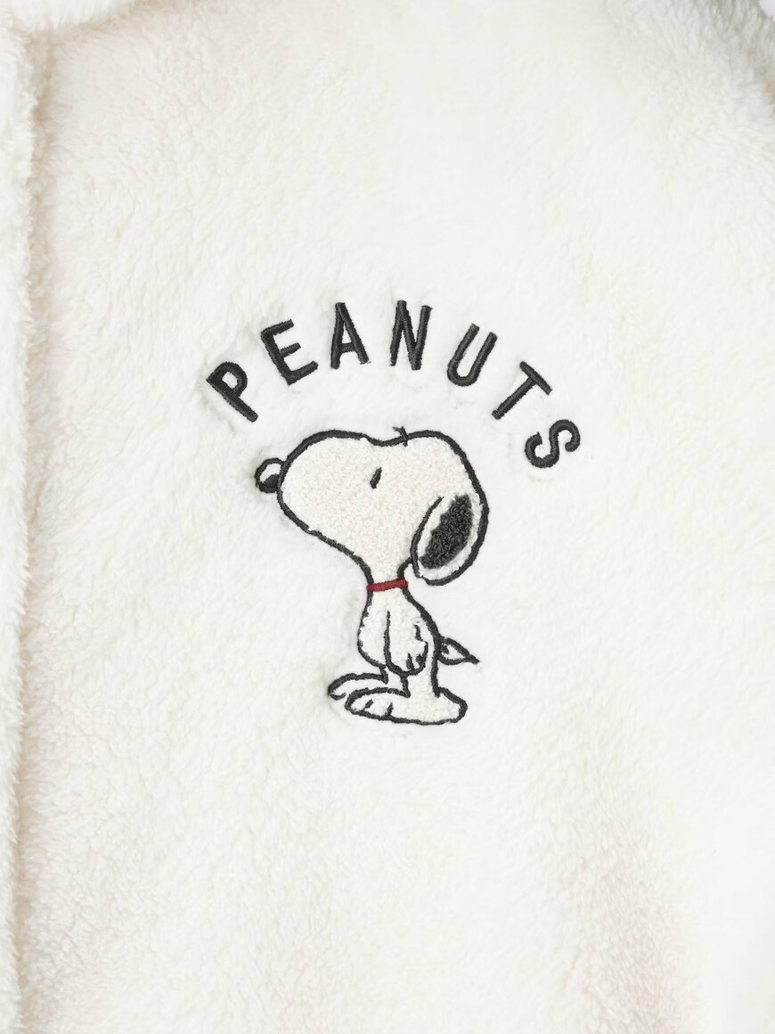 GU公式 マシュマロフィールパーカ Peanuts OFF WHITE 画像