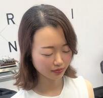 クセ毛の女性がカット＆カラー＆パーマに挑戦した結果…洗練された雰囲気に変身成功！