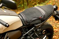 バイク乗り必見！バイクシート＆リュックの「ムレ解消アイテム」セットで、夏の暑さ対策もバッチリ快適です