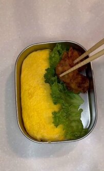 【女子高生弁当】ふたを開けた瞬間に笑顔になる！彩り豊かな「オムライス弁当」に600いいね