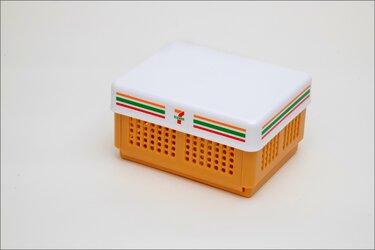 セブン銀行 交通系キラャクター ランチボックスセット【非売品】 本物そっくり！2750円“セブンイレブン店舗風ランチBOX”」宝島社ムック