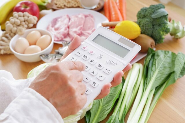 20歳代〜85歳以上【年代別】家族の生活費・食費の平均いくら？物価高に負けない、みんなの「やりくり」の工夫とは？