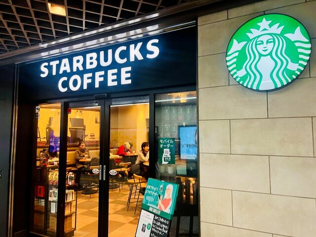 スターバックスで「桃のタルト」をテイクアウトしたら…　箱に描かれていたイラストにニッコリ