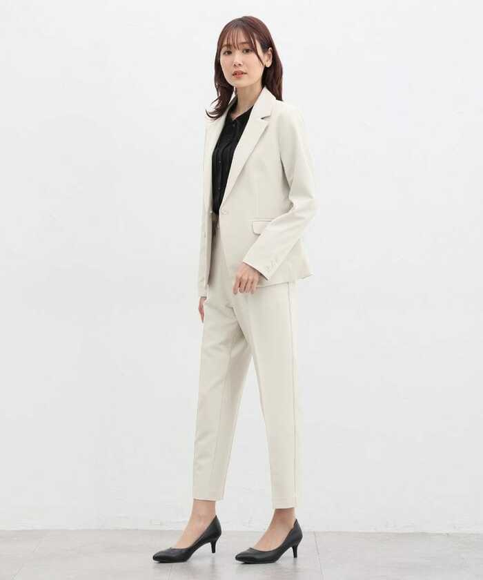 仕事からプライベートまで幅広いシーンで使える、テーラードジャケット
