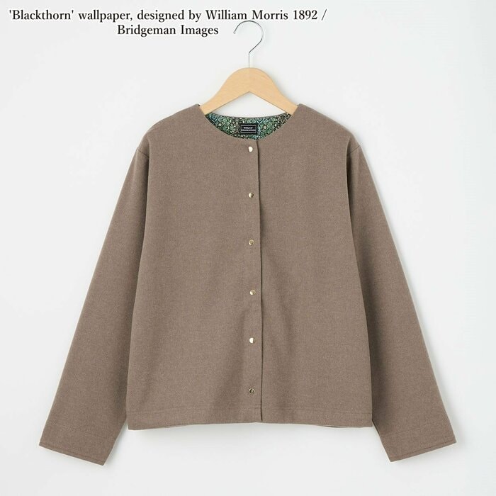 シックな「ブラックソーン」柄が配されています