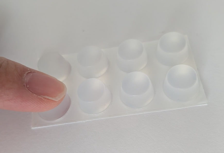 「指で押しても沈み込まないほど硬く、長期間の使用でもへたりにくそうです。」