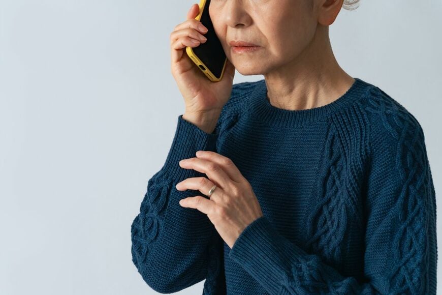企業の「情報漏洩」が連発。65歳以上シニアだけで841億円の被害総額⇒特殊詐欺の手口とは《被害の約6割が高齢者》