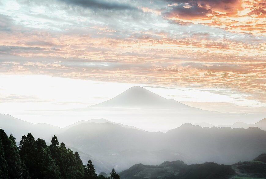 こんな富士山あるのか…！爆焼けの富士山が「世界の終わりみたい」