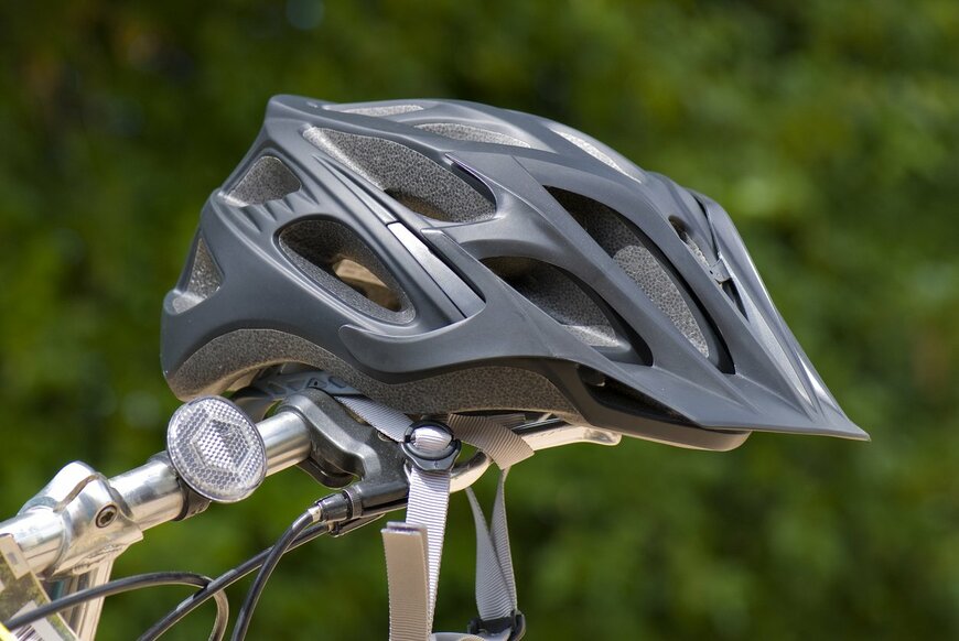 自転車のヘルメット着用義務に「落とし穴」、安全基準未満の粗悪品が市場に流通
