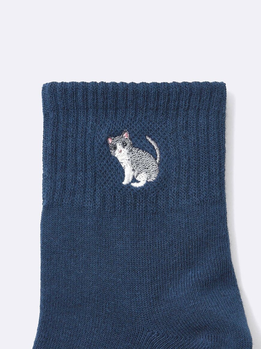 GU公式　アンクルソックス（刺繍）