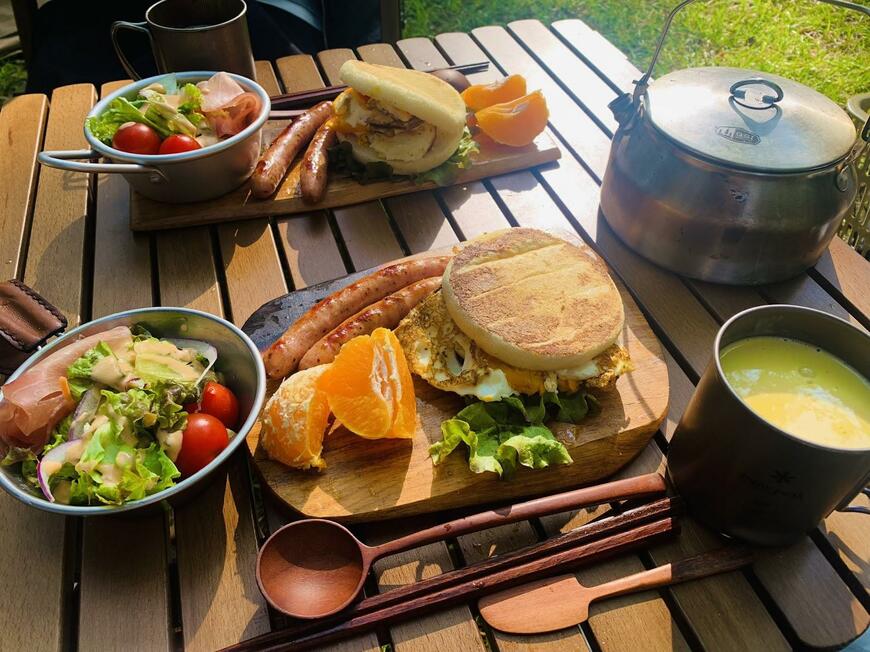 豪華なキャンプ飯