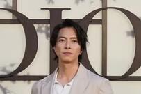 山下智久「国宝」級スタイル抜群DIORコーデに「絵になりますね」「芸術すぎる」の声