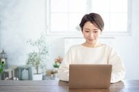 年収300万〜1000万円の手取りはいくら？12月の年末調整で基礎控除の引き上げを反映、年収500万円なら約394.2万円・1000万円なら約727.4万円