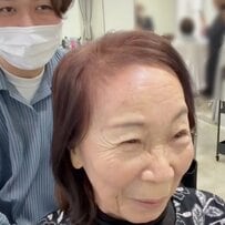 「お任せで」娘を見て母も来店！ふわっと上品な姿に「若返ってます！！」「とっても素敵」と絶賛の声