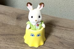 メジェドさまデザインのカップ！セリアのグッズにワクワク気分が上がる！シルバニアを入れたら可愛かった