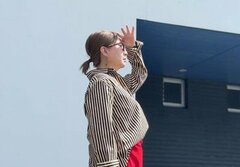 【60歳マダム】しまむらのカラースカートで秋の「高見えコーデ」 “自分に似合う色、形を選ぶのがポイント”