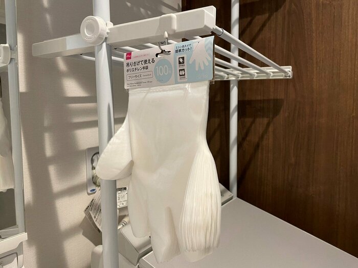 掃除道具を置いているお風呂場や、トイレなどに取り付けるのもおすすめ!