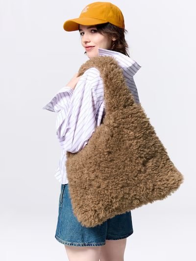 A4サイズのファイルやパソコンなど大容量の荷物が収納可能