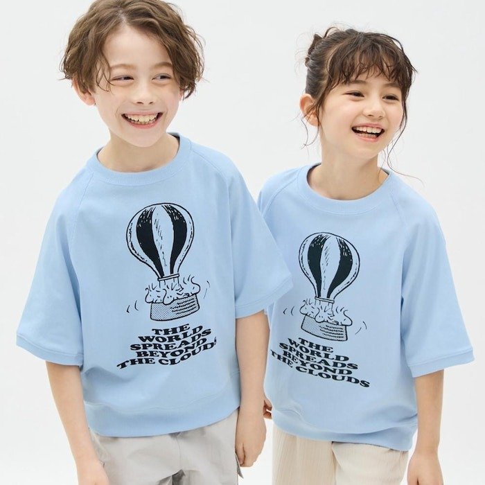 GU、スヌーピーのスウェTライトブルー着用例画像