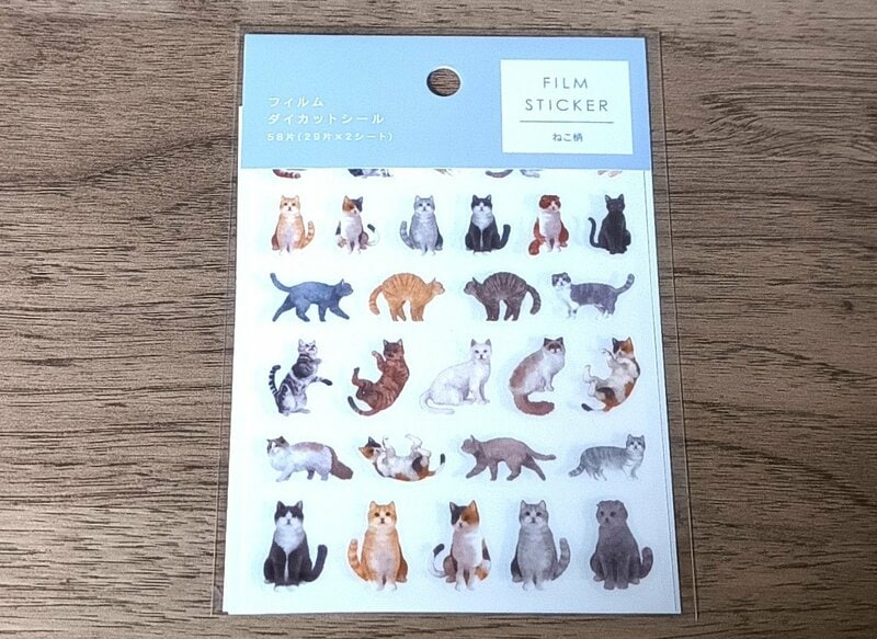 セリア、フィルムダイカットシール ねこ柄 58片 筆者撮影写真