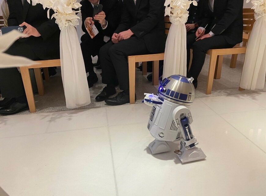 バージンロードを歩くR2-D2