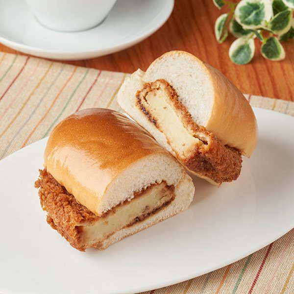 ファミリーマートの新商品：生コッペパン（コロッケ）北海道産男爵いも