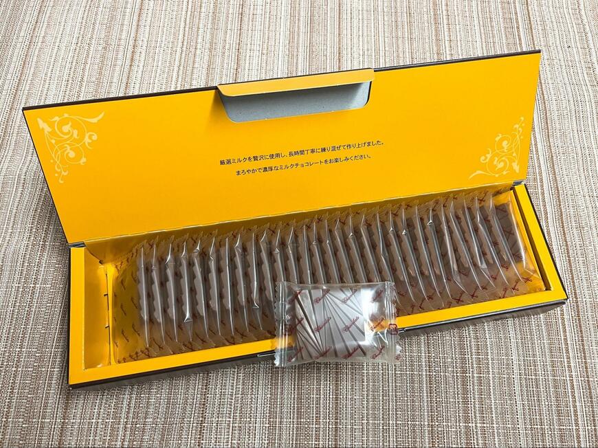 デラックスミルクチョコレートの薄板ミルク