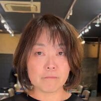 「頭の形が綺麗に見える髪型」を希望している女性がばっさりカット！「すっきりショート」にスタイルチェンジ！