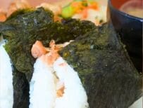 茨城県の道の駅で食べる「おにぎりセット」　地元コシヒカリと具だくさんの味噌汁に「間違いない」「食感も楽しい」