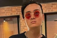 サングラスをかけたイカツめの男性→5年後…「思いもよらない変身姿」に思わず二度見