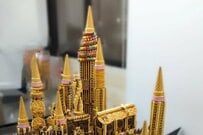 市販のお菓子が「立派な城」に大変身　24時間かけて作られた「お菓子のお城」に目を疑う